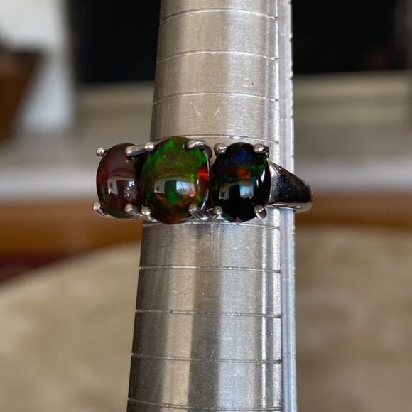 NEW 925 Sterling Silver Lab-Created Cabochon Opal Ring - Picture 5 of 10